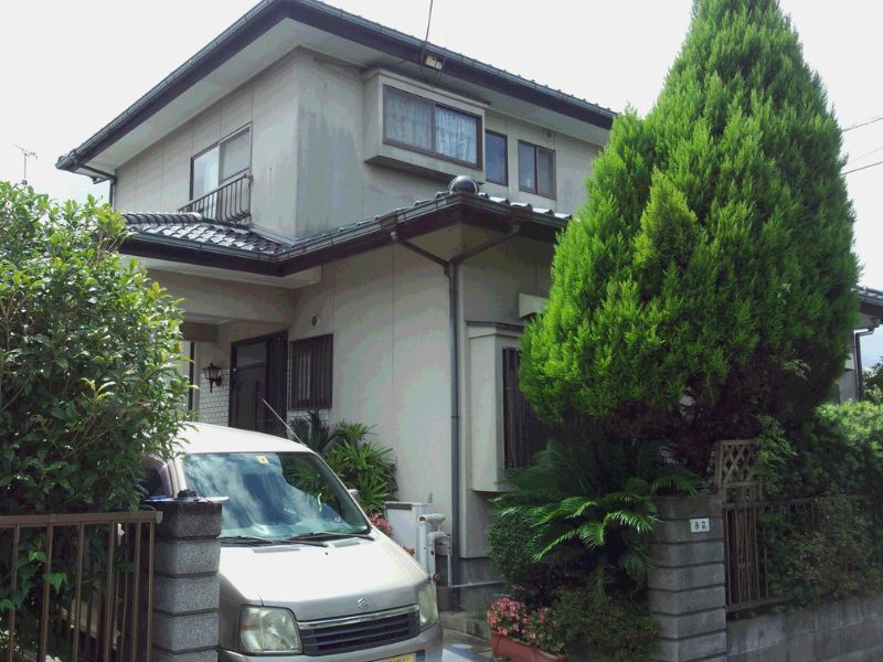 稲城市S様邸|玄関ポーチのタイル洗浄を行いました。
