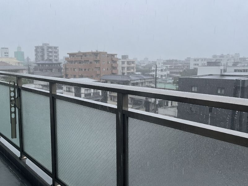 ベランダから雨漏りする原因とは？外壁塗装と一緒に考えたい防水メンテナンスのポイント